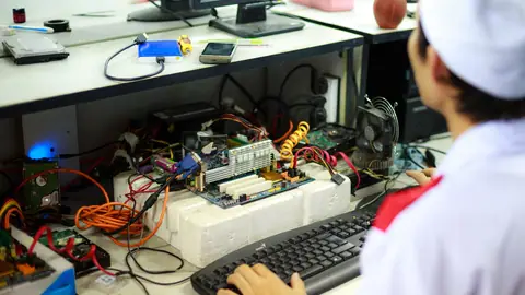 ITエンジニアの作業風景のイメージ写真