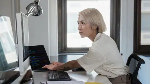 ビジネスとテクノロジーのイメージ写真
