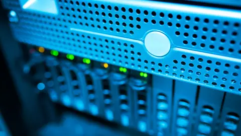 データセンターのサーバー設備のイメージ写真