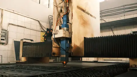 溶接ロボットによる加工のイメージ写真